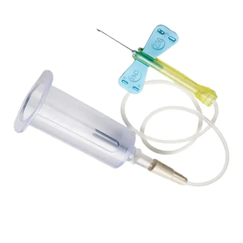 Palomilla BD Vacutainer Safety-Lok 23G con tubo flexible y portatubos transparente sobre fondo blanco.