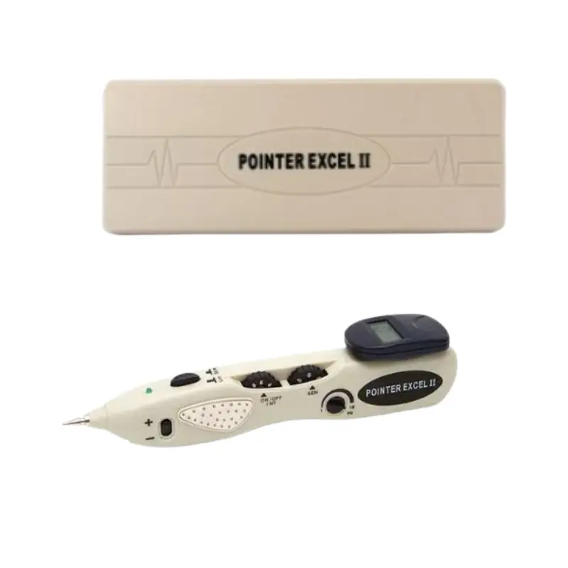 Buscapuntos Pointer Excell II junto a su estuche protector rígido de color beige sobre fondo blanco.