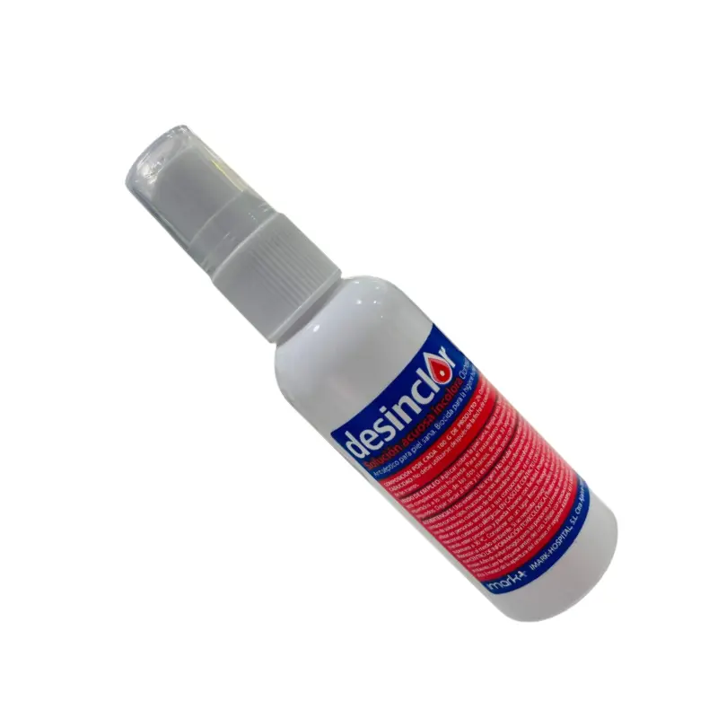 Frasco pulverizador blanco de Desinclor clorhexidina acuosa al 2% de 50 ml colocado en diagonal sobre fondo blanco.