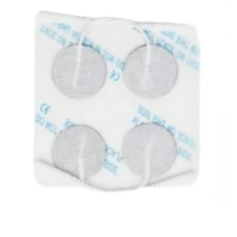 Cuatro electrodos adhesivos circulares de 32 mm con conexiones de cable dispuestos sobre una lámina protectora blanca.