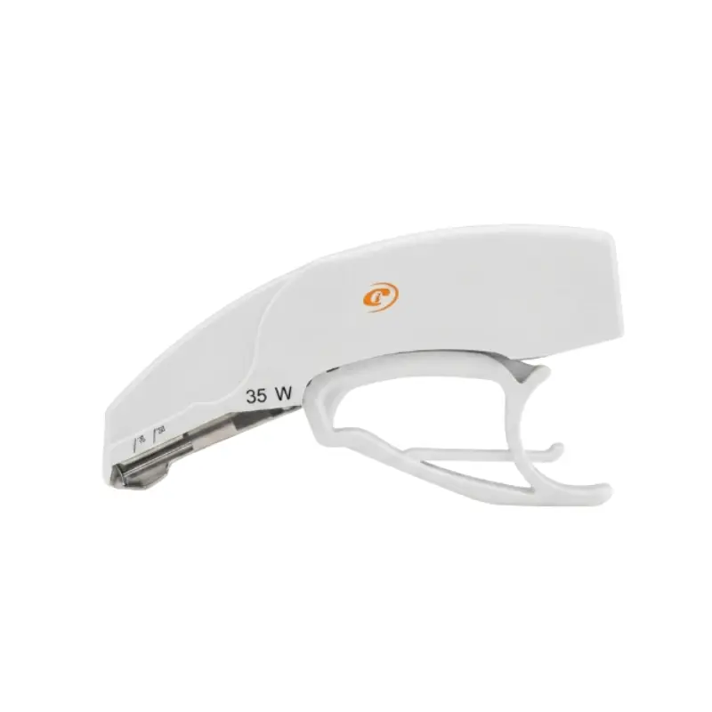 Grapadora quirúrgica desechable blanca de uso médico con gatillo ergonómico y cabezal metálico.