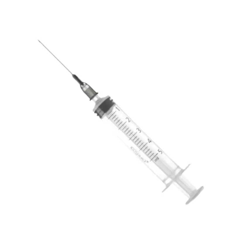 Jeringa de 3 piezas ICOplus3 de 5 ml con aguja fina inclinada sobre fondo blanco.