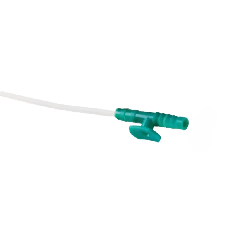Sonda de aspiración con control CH14 de color verde aislada sobre un fondo blanco para succión clínica.