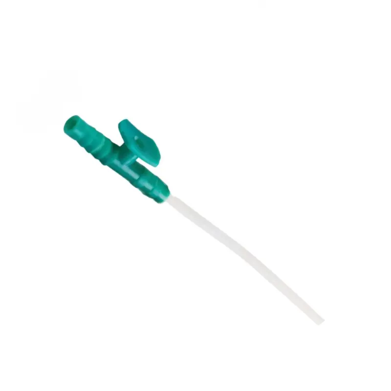 Sonda de aspiración con control CH14 de color verde aislada sobre un fondo blanco para succión clínica.