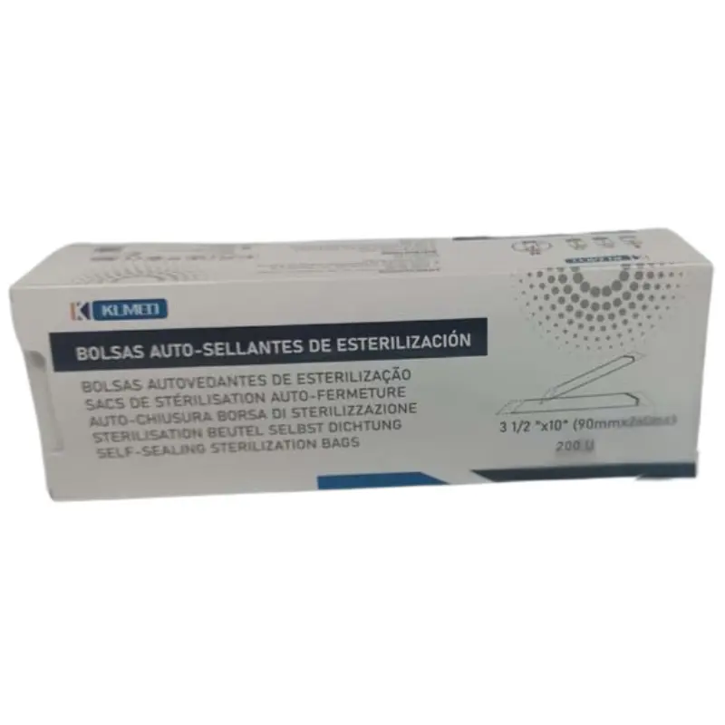 Caja expositora de cartón de bolsas auto-sellantes de esterilización Klmed de 90x260 mm aislada.