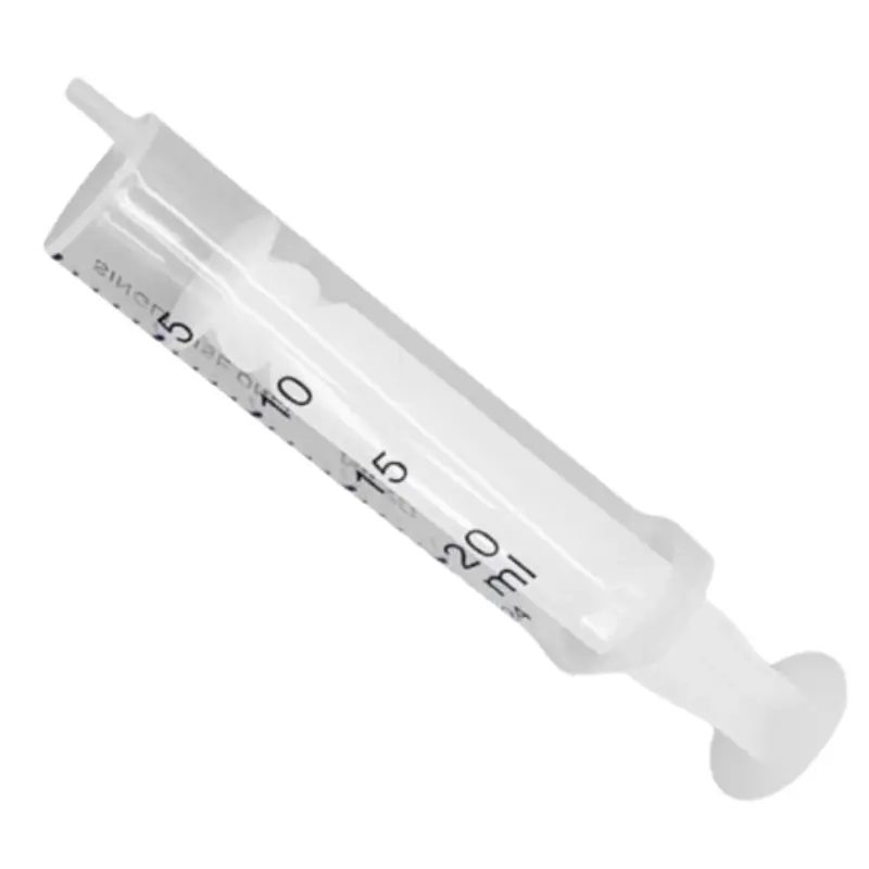 Jeringa Nipro de 2 cuerpos de 20 ml con conector Luer transparente y escala milimetrada visible.