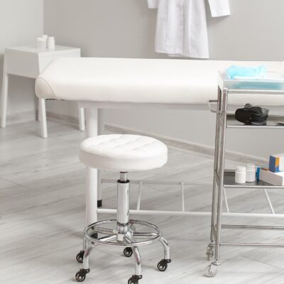 Taburetes y banquetas clínicas