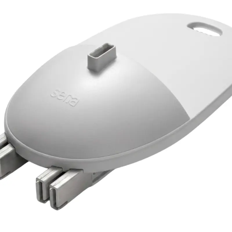 Base compacta y piezas modulares plegadas del estadímetro portátil SECA 213 en color gris y blanco.