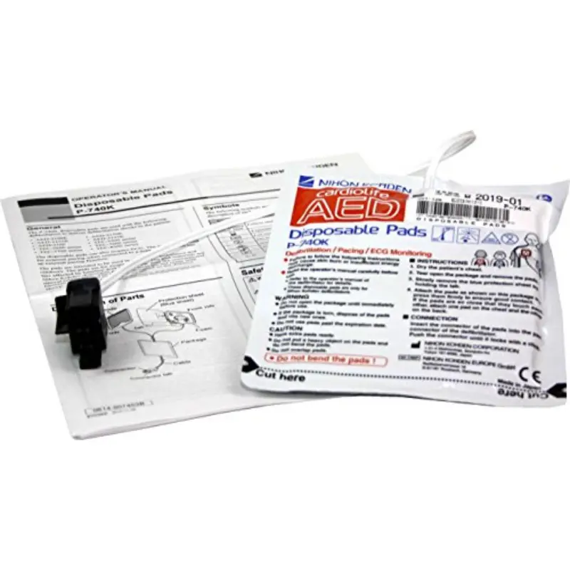 Envase sellado de electrodos Nihon Kohden Cardiolife junto a su manual de instrucciones desplegado.