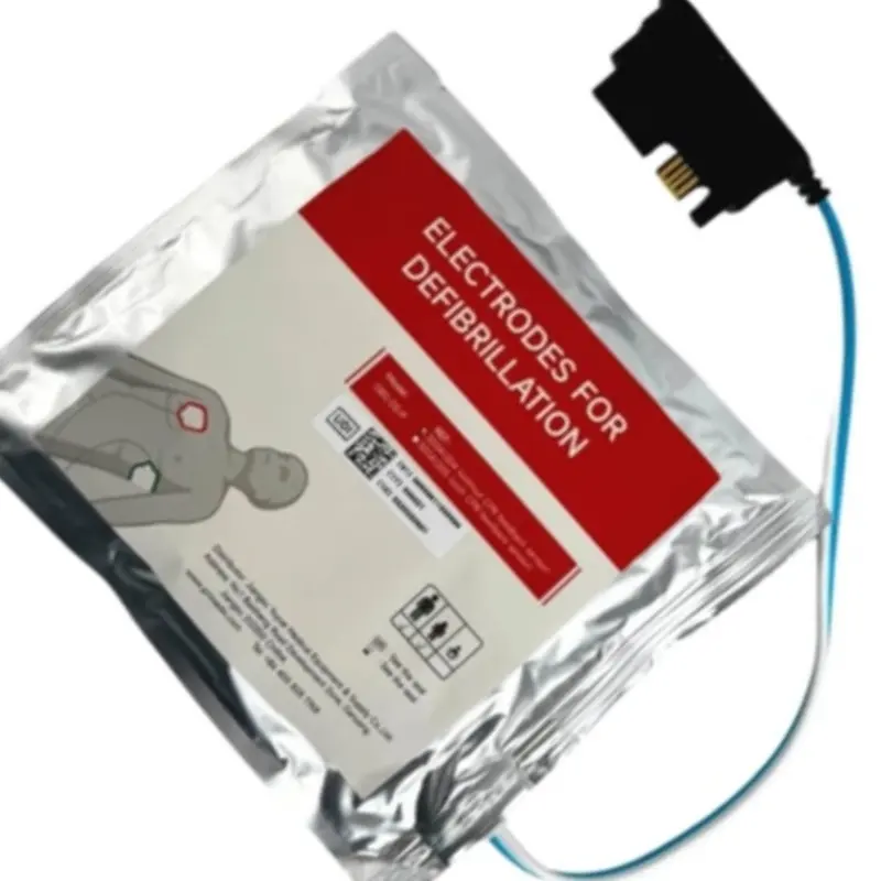 Envase sellado de electrodos adulto/pediátrico Primedic HeartSave con cableado y conector negro para desfibrilador.