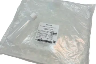 Garrafa blanca de cinco litros de gel conductor para ultrasonidos de la marca Kefus sobre fondo claro.