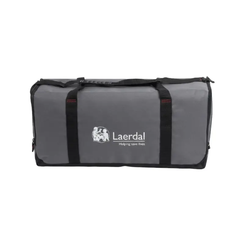 Bolsa de transporte gris con el logotipo blanco de Laerdal y asas negras situada sobre un fondo blanco.