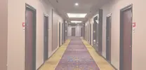 Pasillo de las habitaciones de un hotel