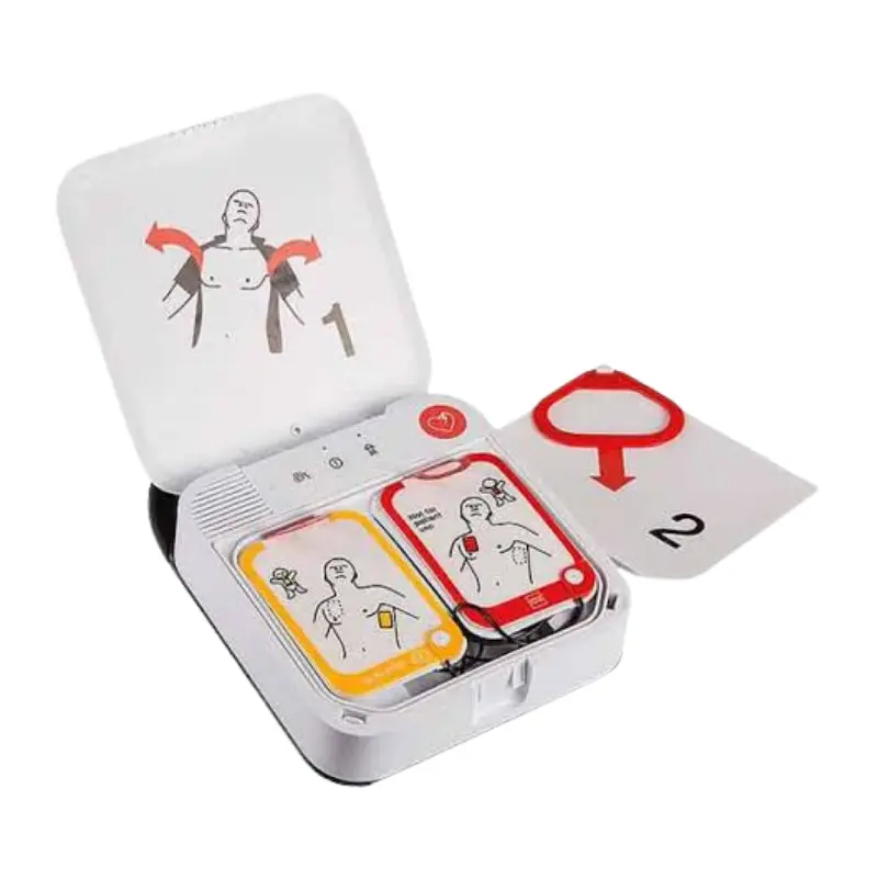 Desfibrilador Physio-Control Lifepak CR2 abierto junto a un segundo juego de electrodos y una tapa con instrucciones.