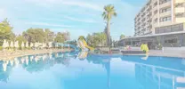 Piscina de un hotel