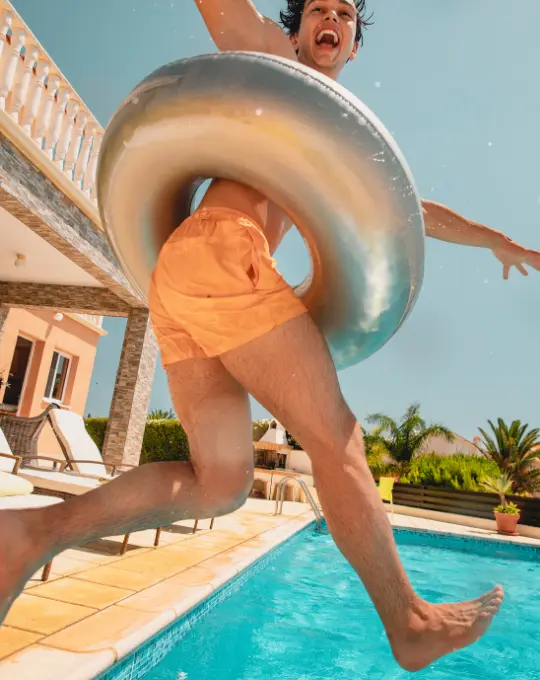 Saltos en la piscina