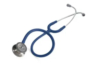 Estetoscopio Littmann Classic III de color azul marino con tubo de doble lumen sobre fondo blanco.