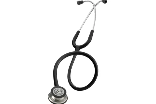Fonendoscopio o estetoscopio médico profesional sobre fondo blanco para auscultación clínica.