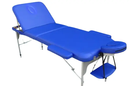 Camilla de masajes profesional y plegable de color azul con altura ajustable, reposacabezas y bandeja portaobjetos.